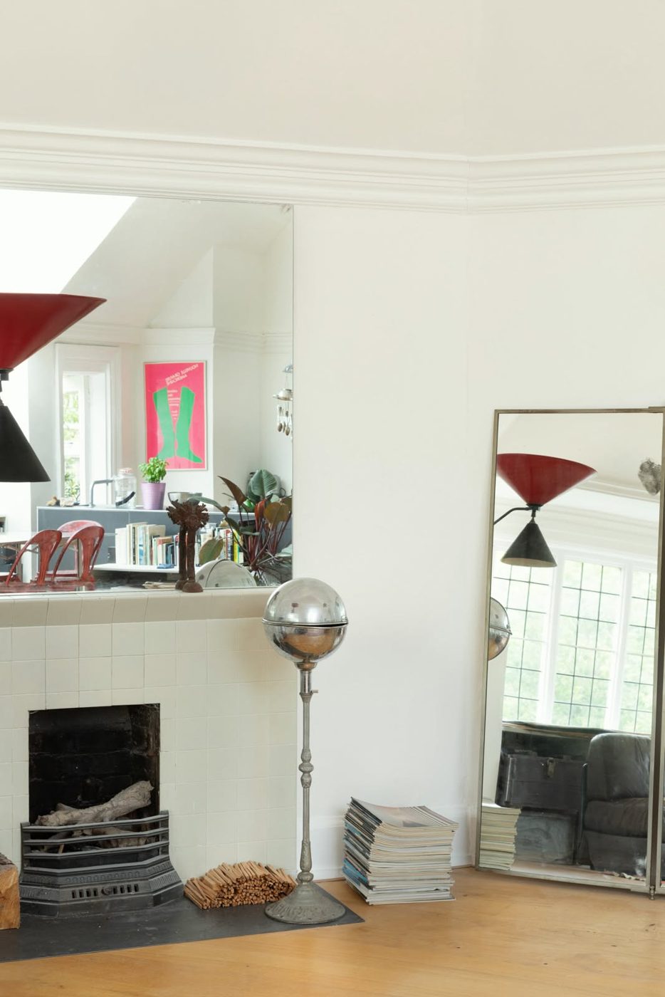 Living room with painted walls, woodwork and period fireplace